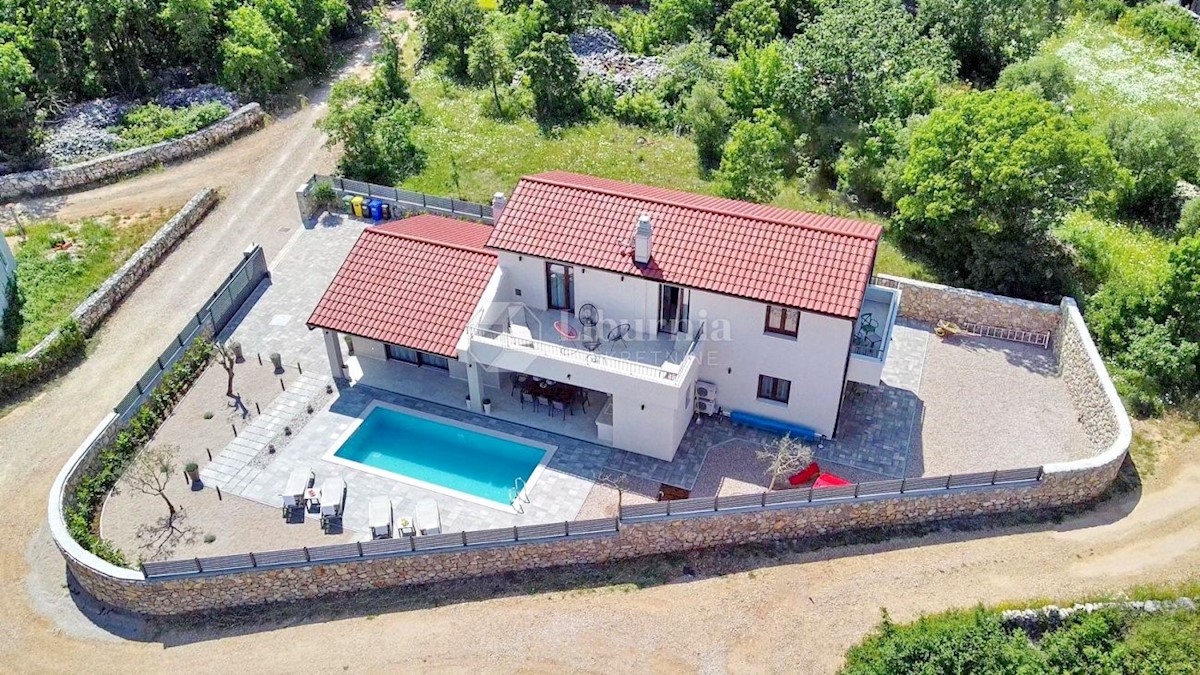Otok Krk, okolica Punata. Novozgrajena samostojna hiša z bazenom.