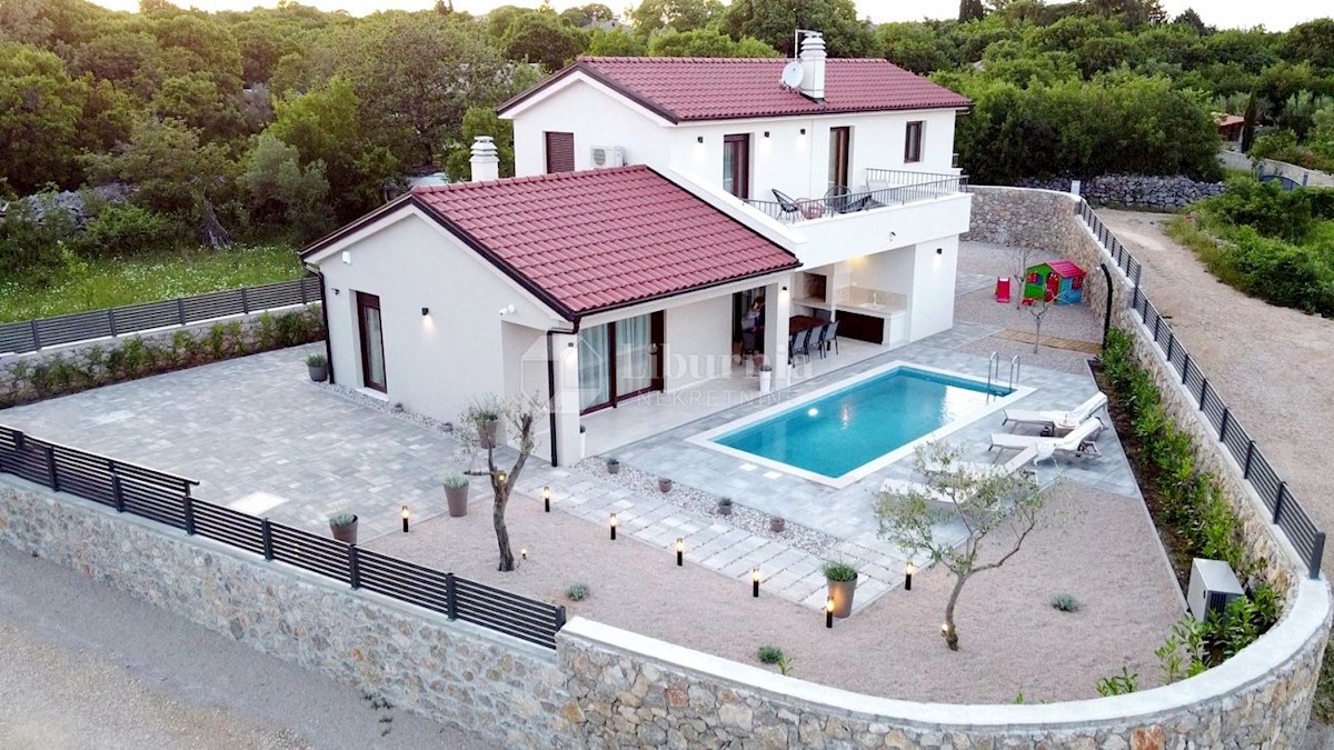 Otok Krk, okolica Punata. Novozgrajena samostojna hiša z bazenom.