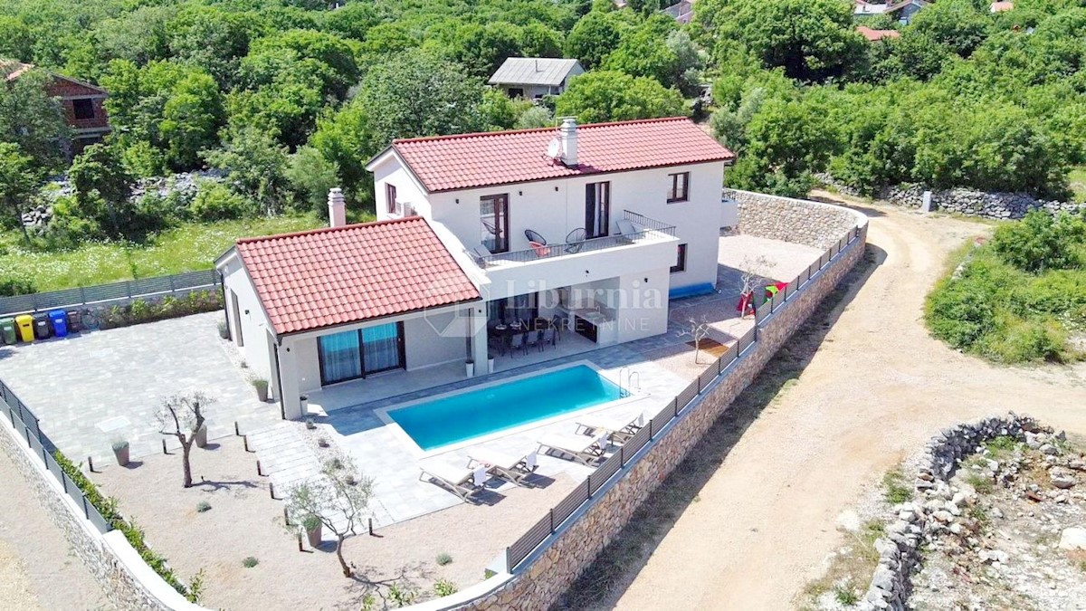 Otok Krk, okolica Punata. Novozgrajena samostojna hiša z bazenom.