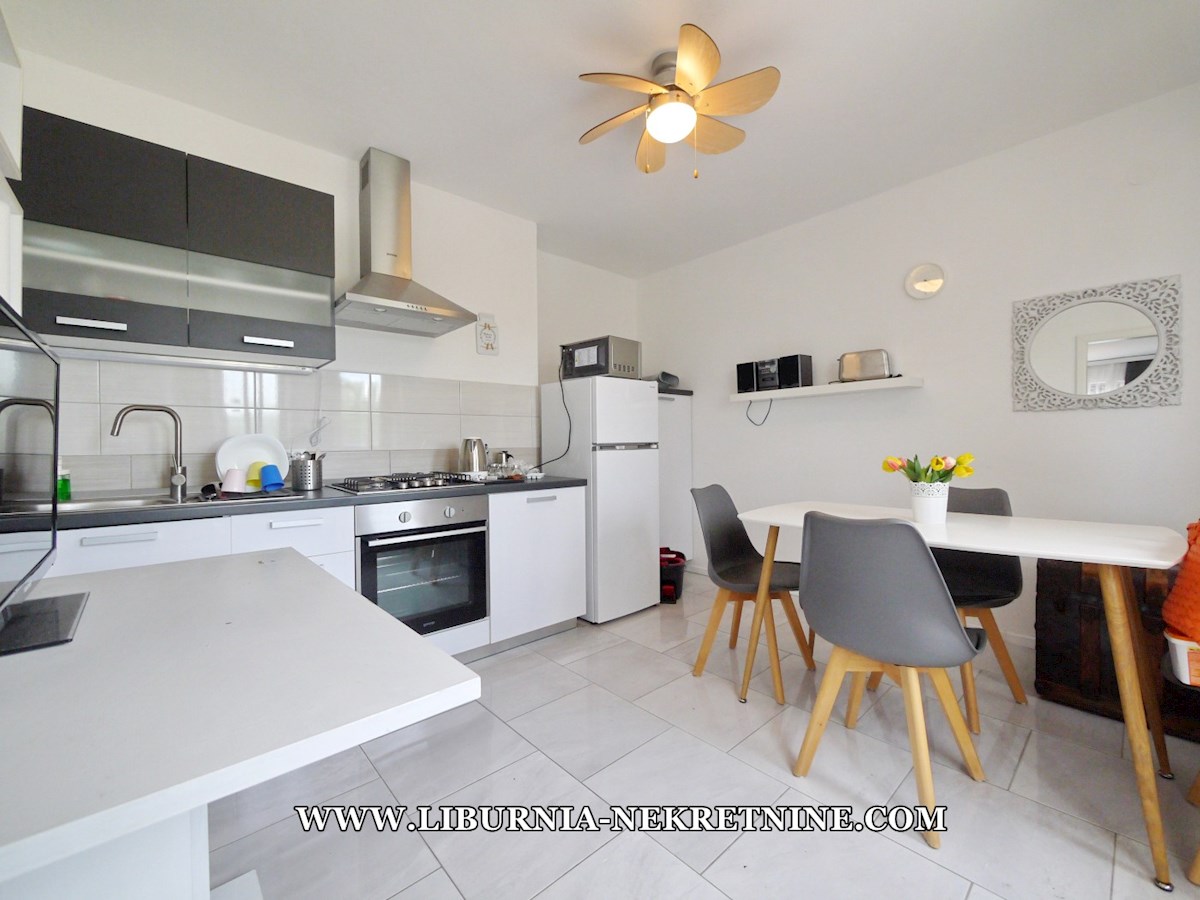 Otok Krk, Šilo. Samostojna hiša s šestimi apartmaji