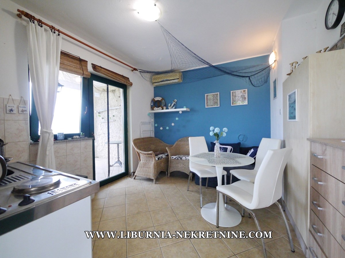 Otok Krk, Šilo. Samostojna hiša s šestimi apartmaji