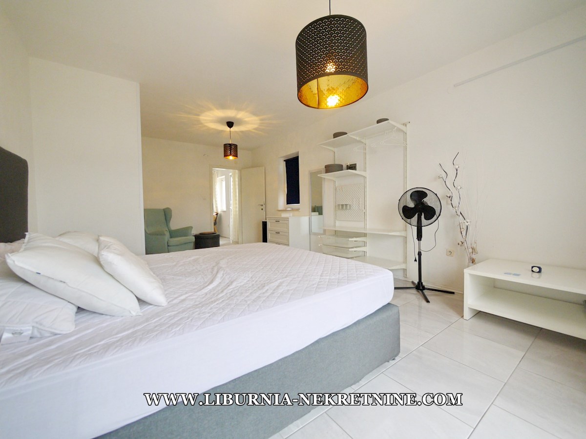 Otok Krk, Šilo. Samostojna hiša s šestimi apartmaji