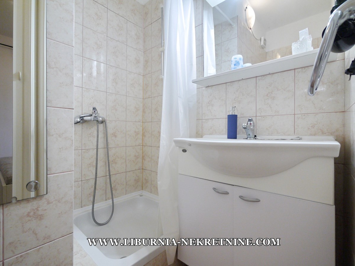 Otok Krk, Šilo. Samostojna hiša s šestimi apartmaji