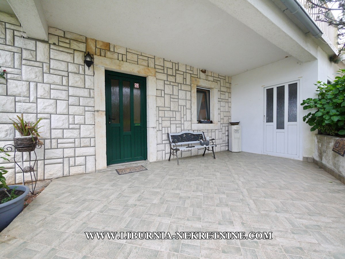 Otok Krk, Šilo. Samostojna hiša s šestimi apartmaji