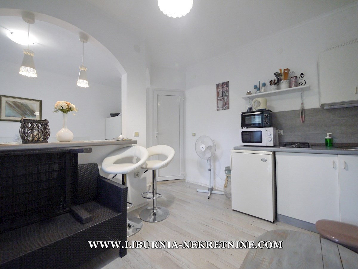 Otok Krk, Šilo. Samostojna hiša s šestimi apartmaji