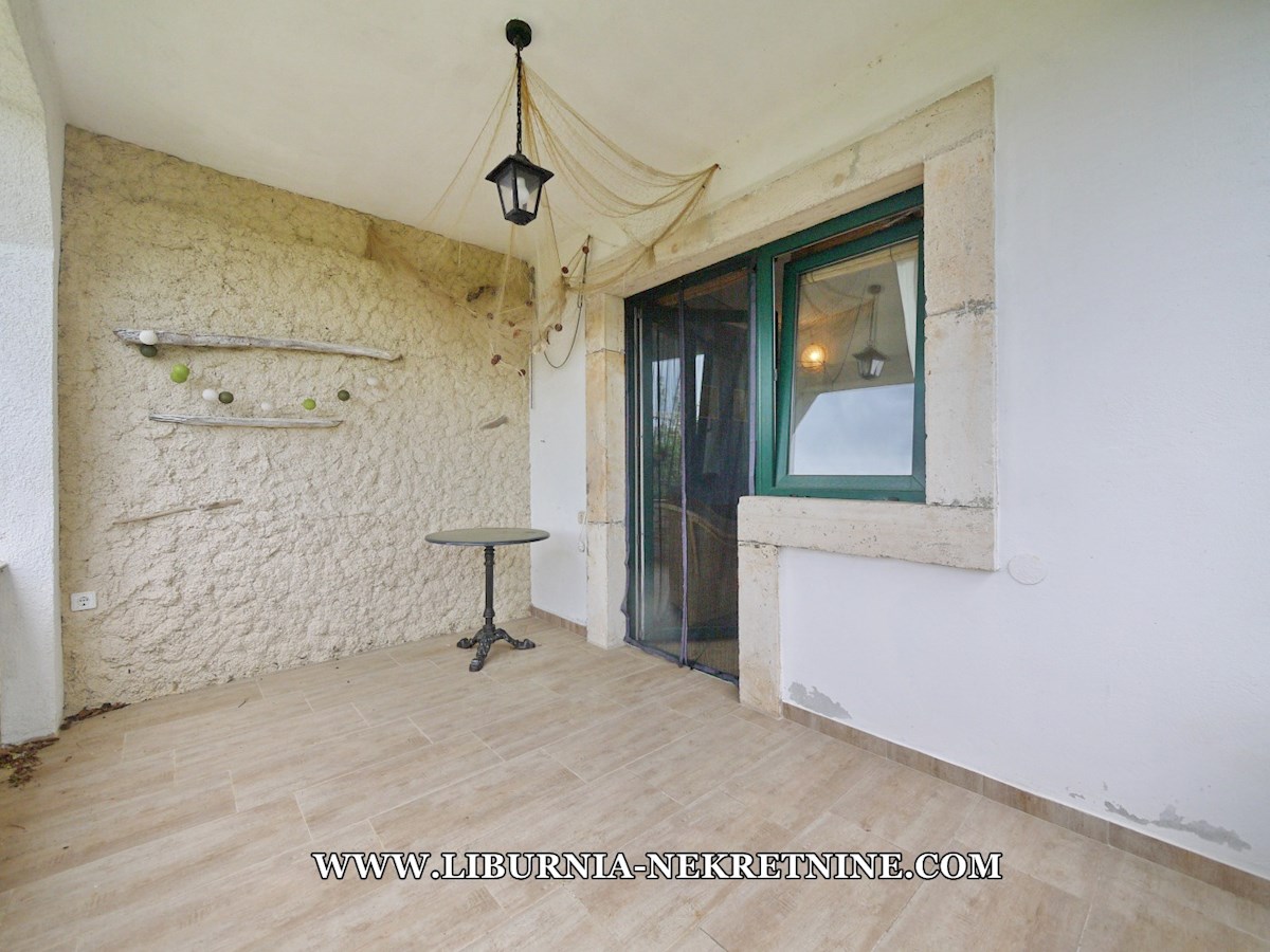 Otok Krk, Šilo. Samostojna hiša s šestimi apartmaji