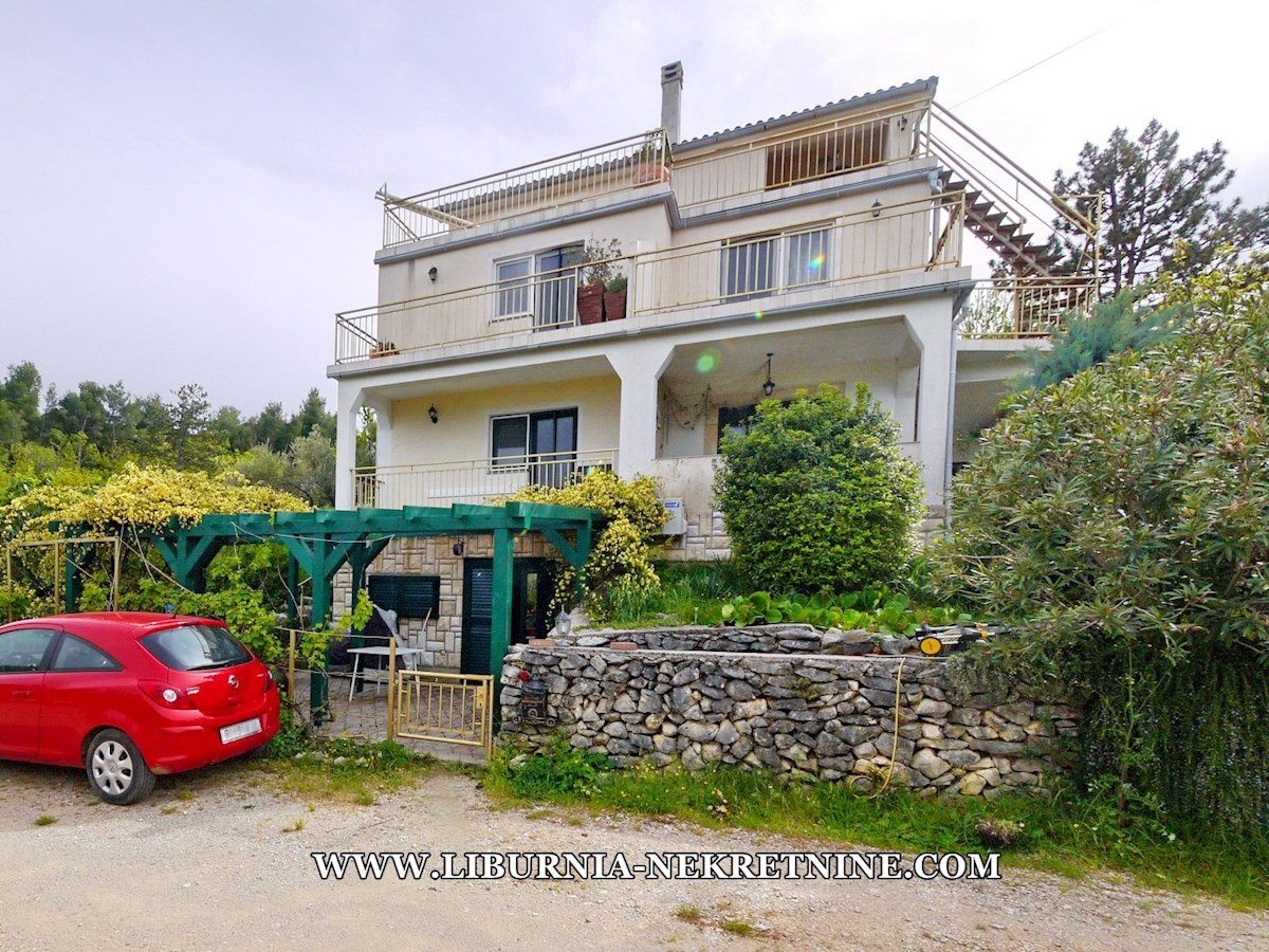 Otok Krk, Šilo. Samostojna hiša s šestimi apartmaji