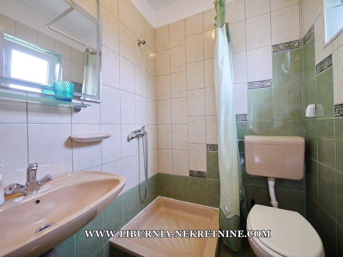 Otok Krk, Šilo. Samostojna hiša s šestimi apartmaji