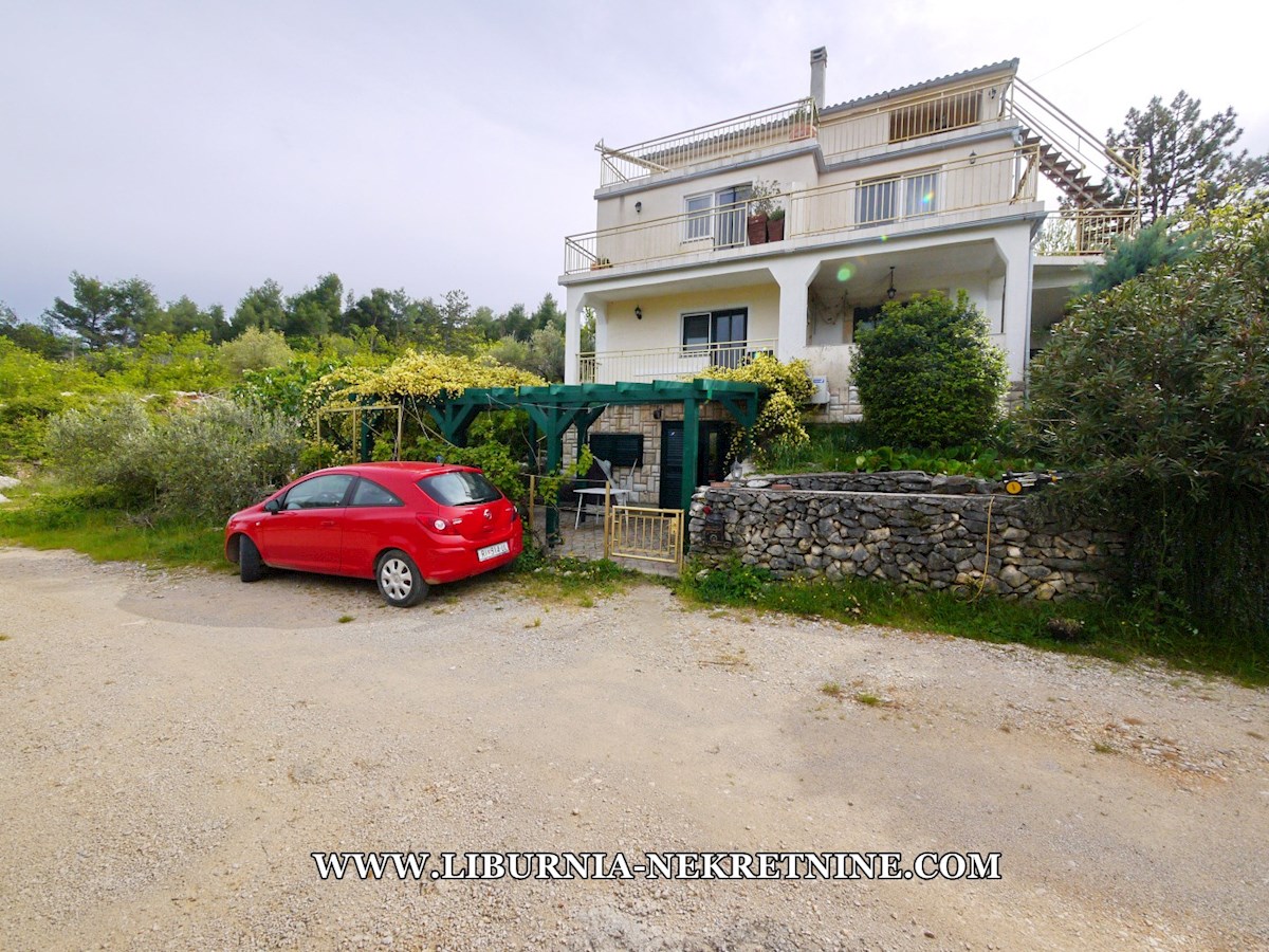 Otok Krk, Šilo. Samostojna hiša s šestimi apartmaji
