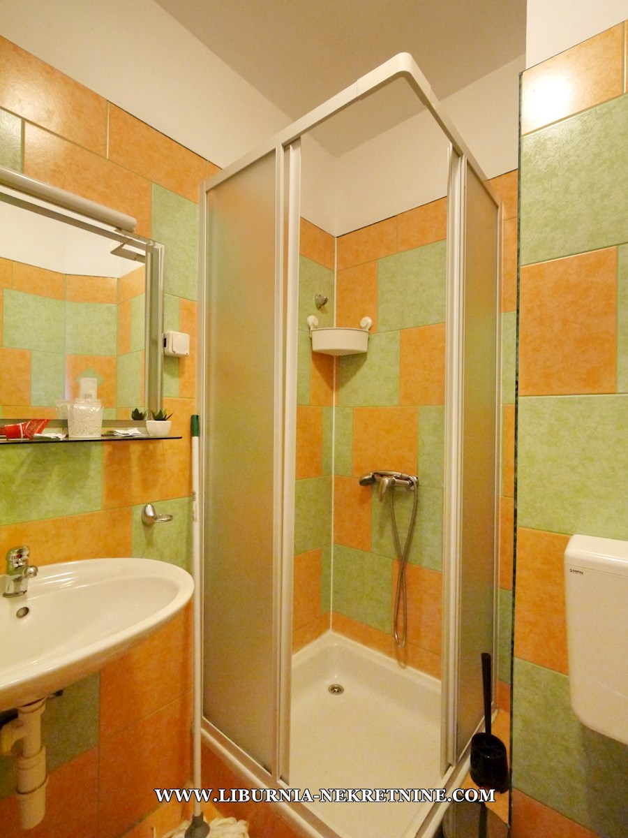 Otok Krk, Šilo. Samostojna hiša s šestimi apartmaji
