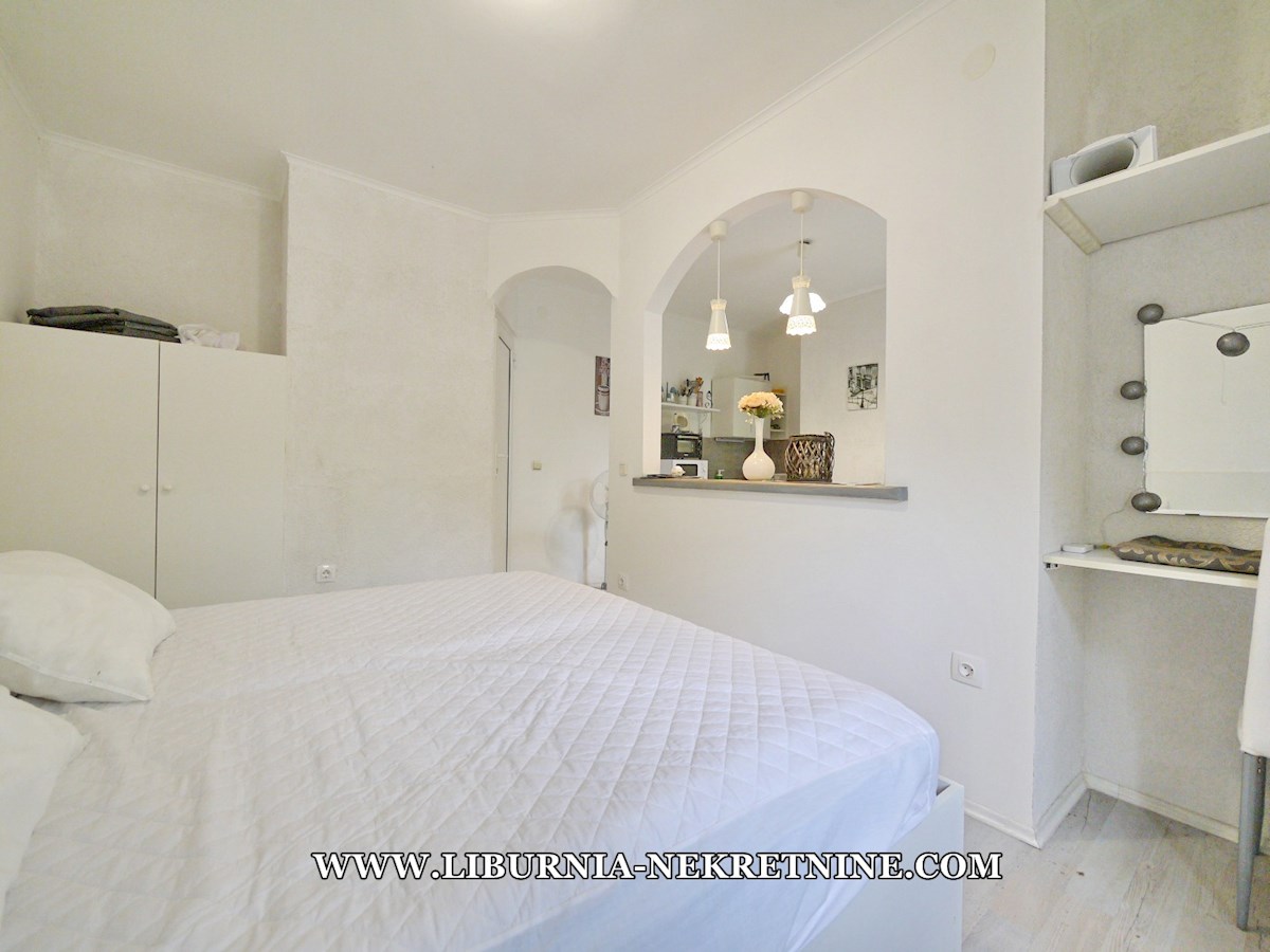 Otok Krk, Šilo. Samostojna hiša s šestimi apartmaji