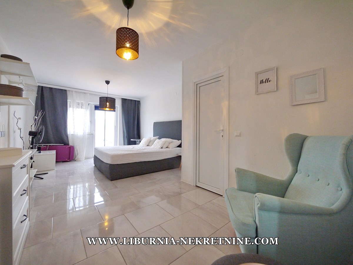 Otok Krk, Šilo. Samostojna hiša s šestimi apartmaji