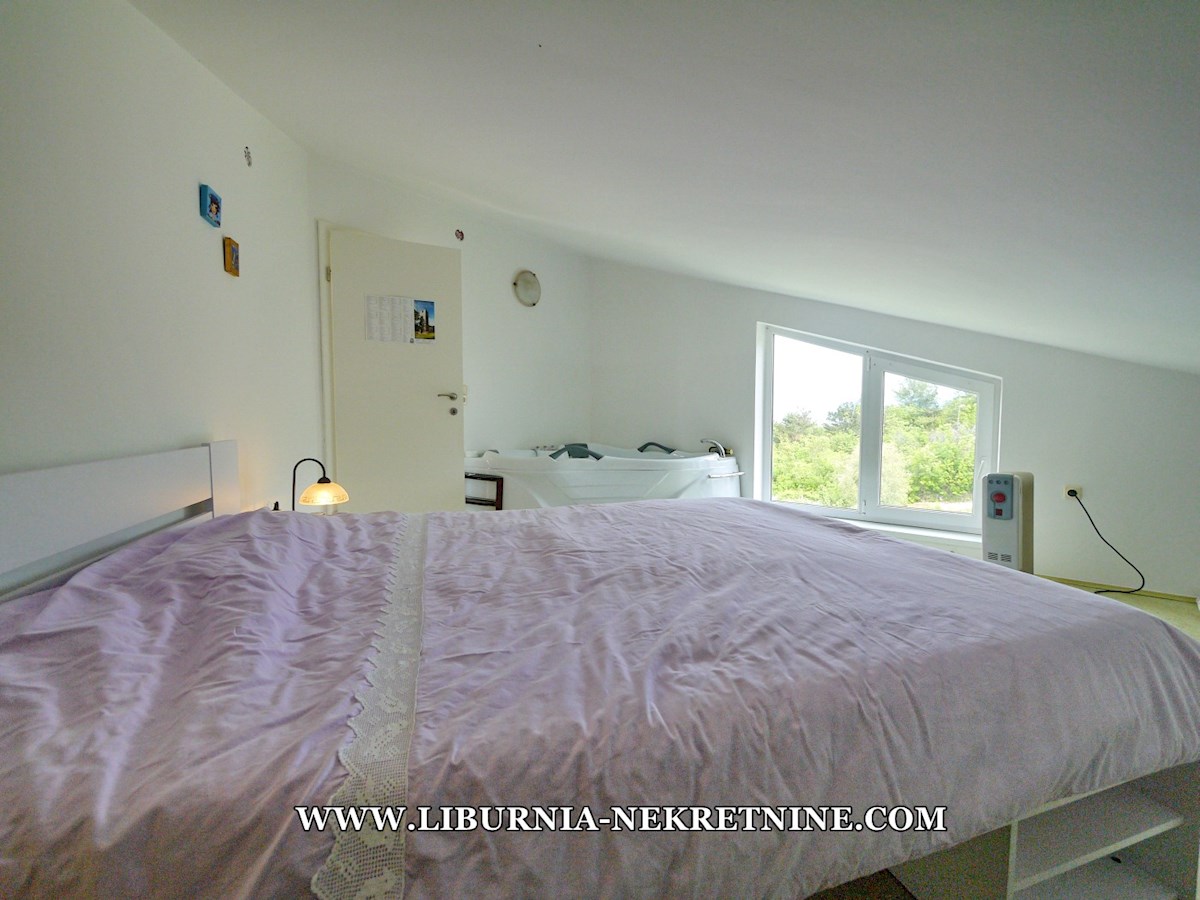 Otok Krk, Šilo. Samostojna hiša s šestimi apartmaji