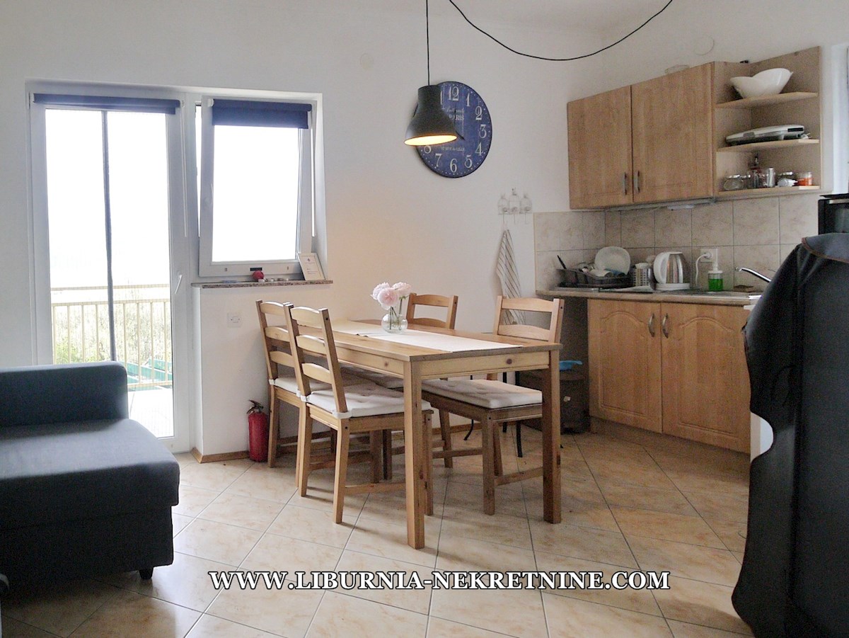 Otok Krk, Šilo. Samostojna hiša s šestimi apartmaji