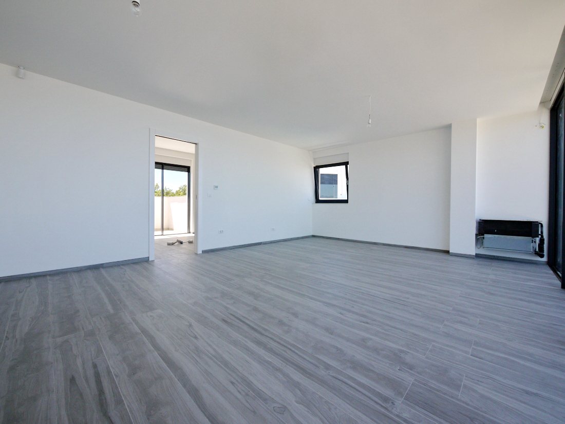Malinska, Penthouse apartma v novi stavbi, 250 metrov od morja.