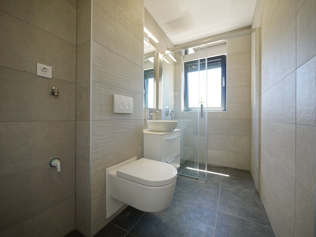 Malinska, Penthouse apartma v novi stavbi, 250 metrov od morja.
