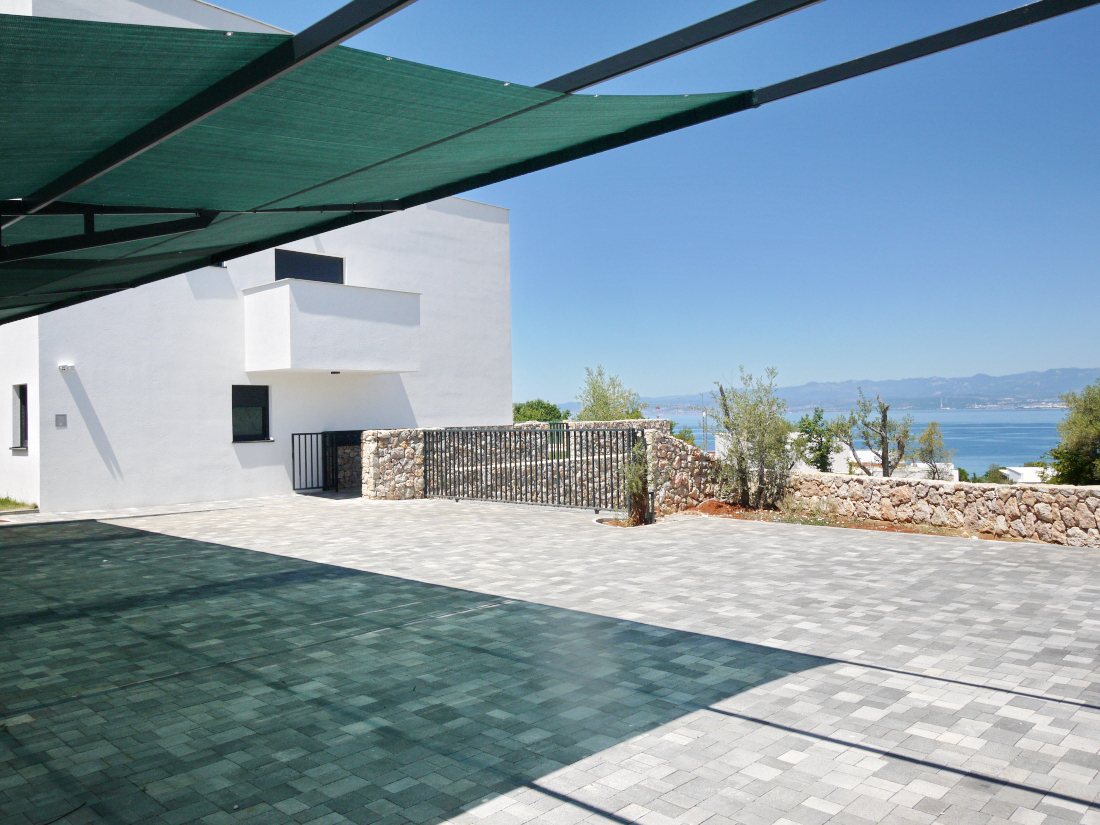 Malinska, Penthouse apartma v novi stavbi, 250 metrov od morja.