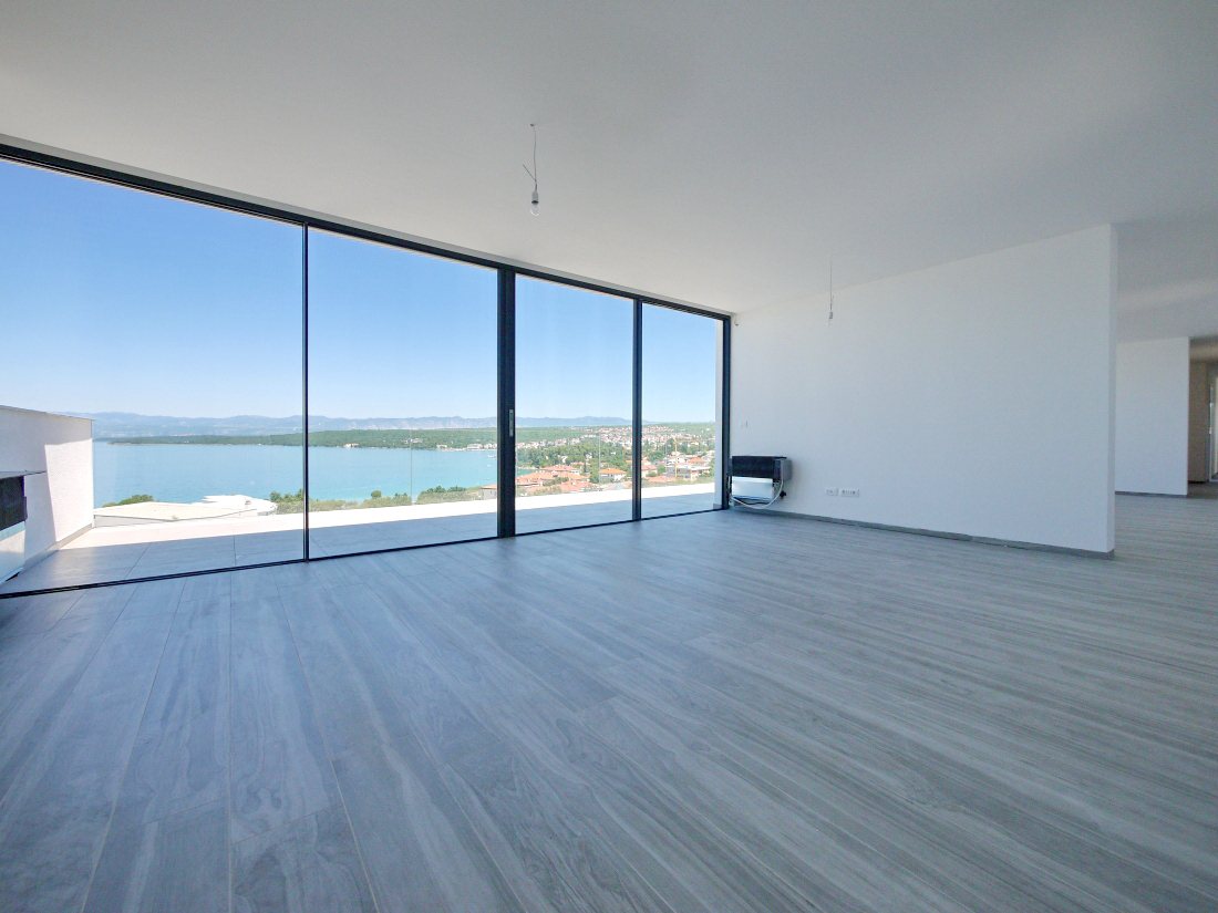 Malinska, Penthouse apartma v novi stavbi, 250 metrov od morja.