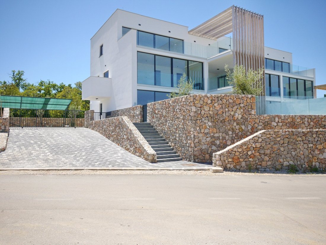 Malinska, Penthouse apartma v novi stavbi, 250 metrov od morja.