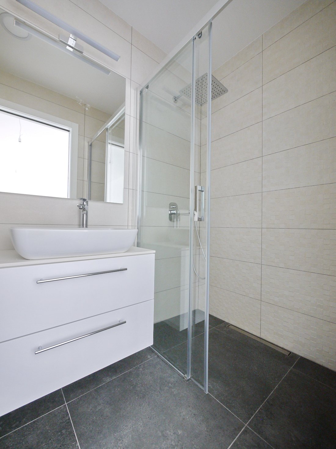 Malinska, Penthouse apartma v novi stavbi, 250 metrov od morja.