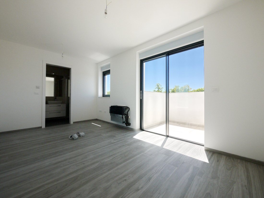 Malinska, Penthouse apartma v novi stavbi, 250 metrov od morja.