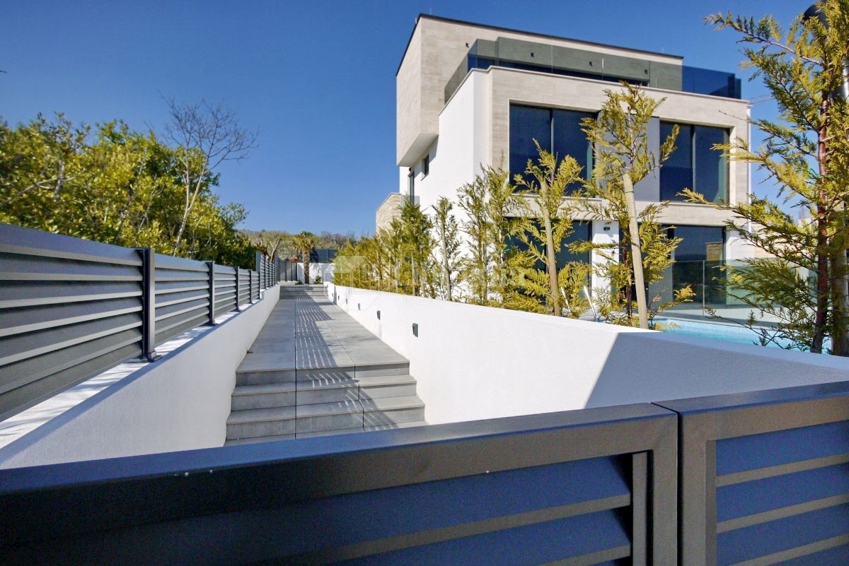 Mesto Krk. Penthouse s pogledom na morje