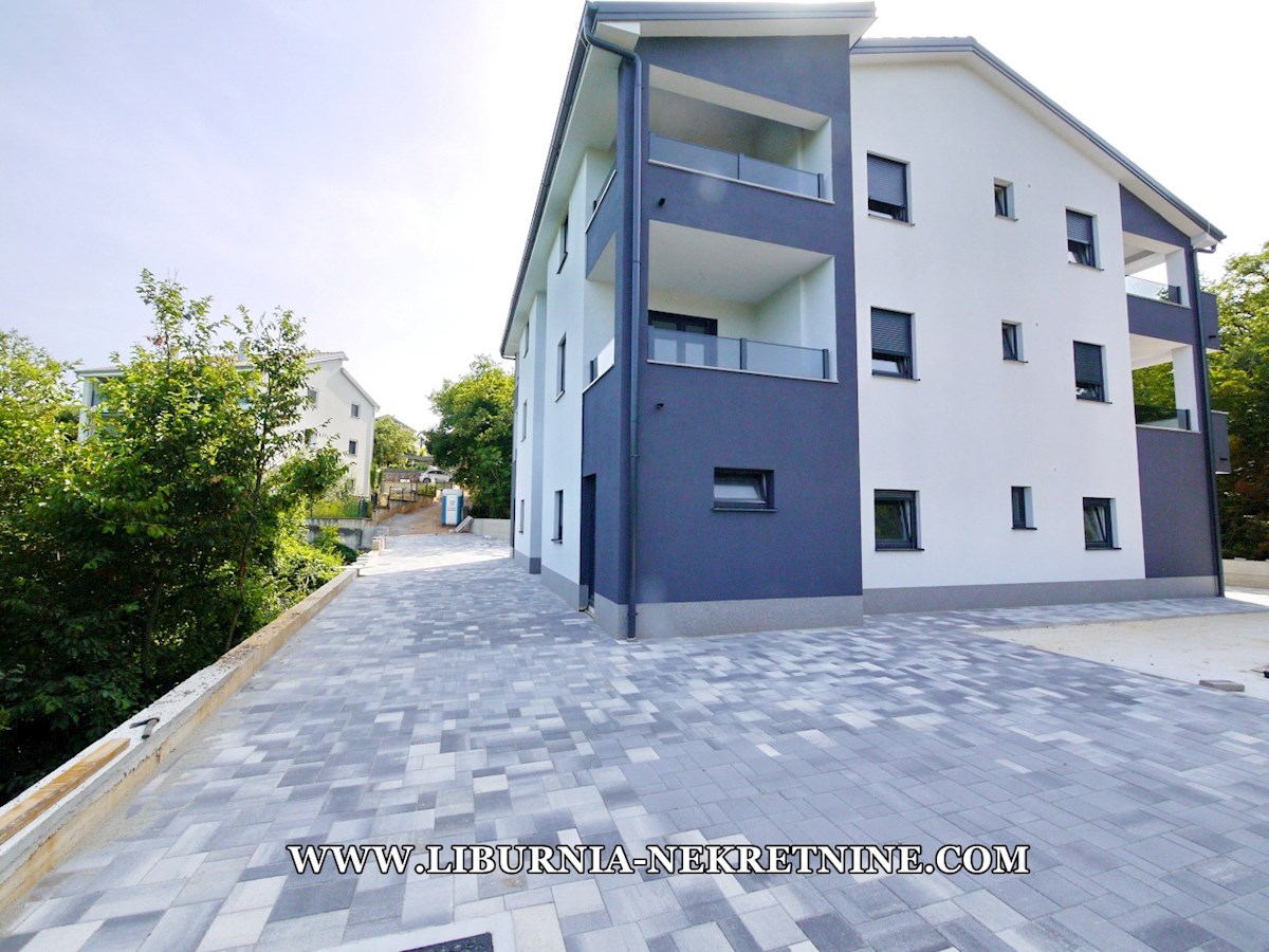 Otok Krk, zaliv Soline, okolica. Apartma v pritličju z vrtom.