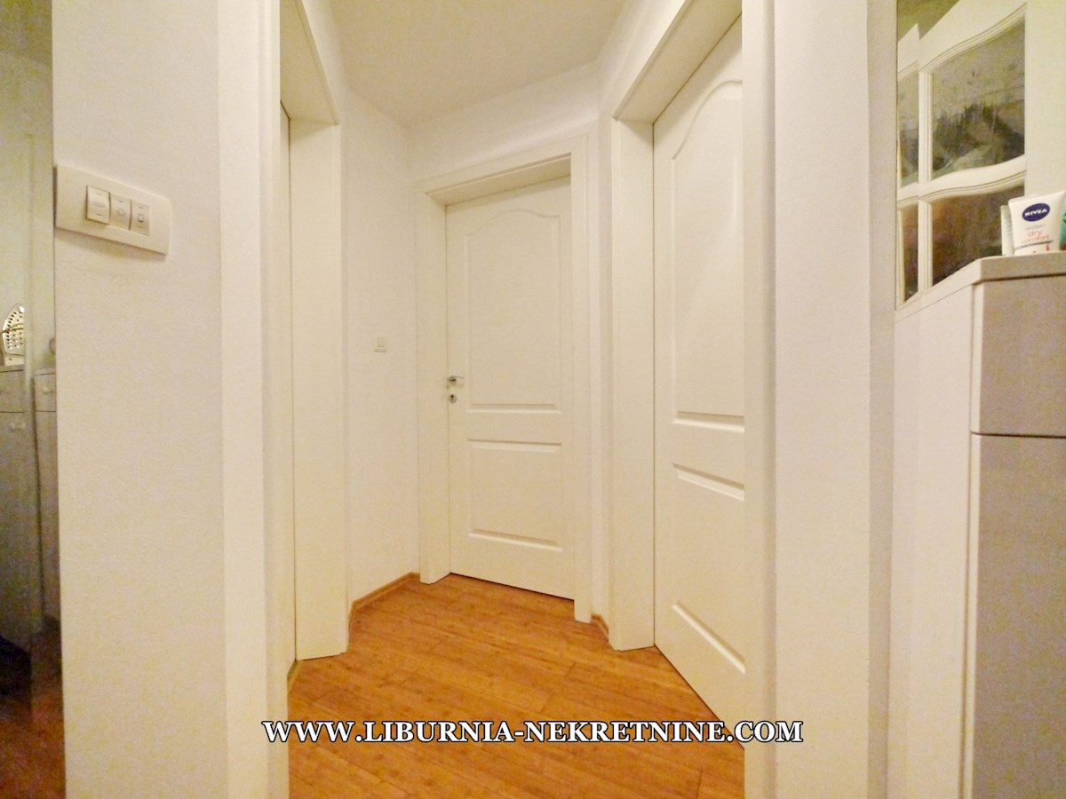 Krk, Baška. Apartma v pritličju 200m od morja.