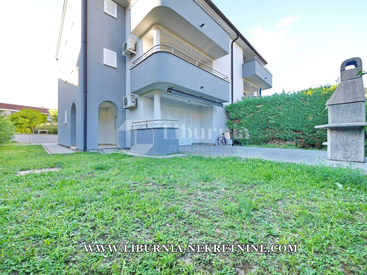Krk, Baška. Apartma v pritličju 200m od morja.