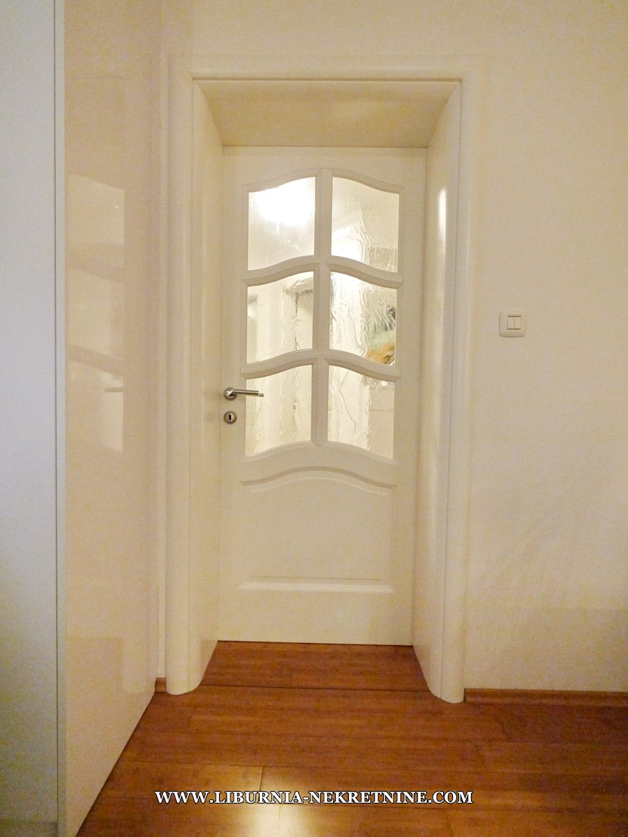 Krk, Baška. Apartma v pritličju 200m od morja.