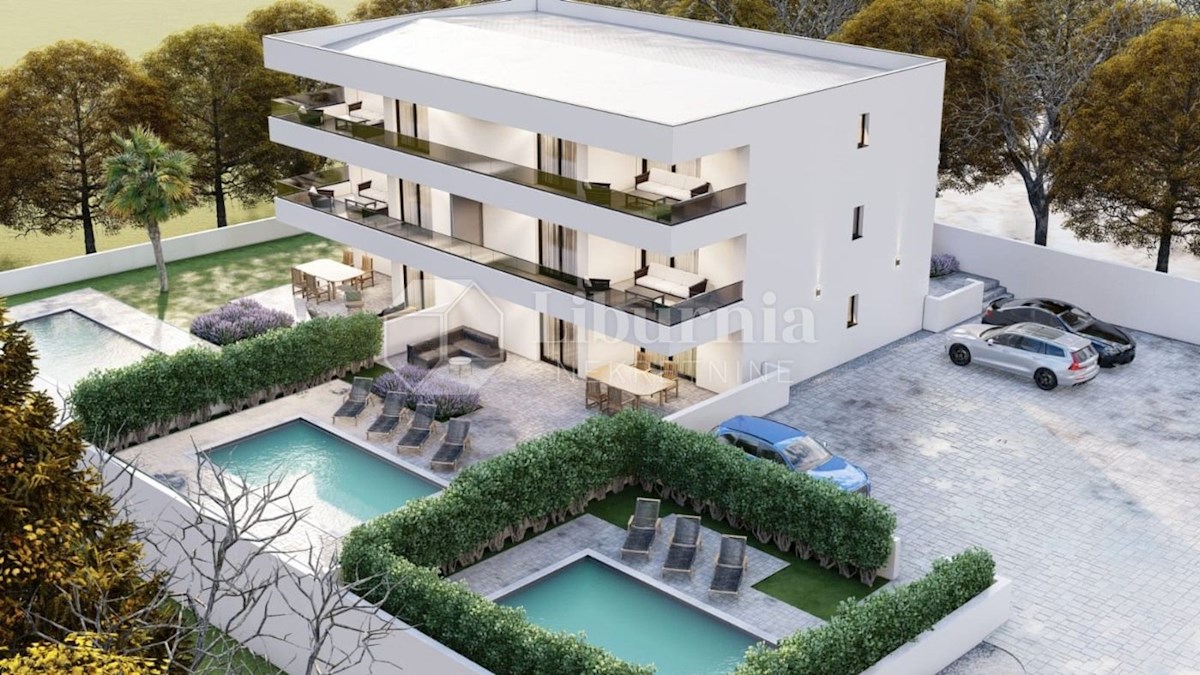 Krk, Malinska. Apartma v prvem nadstropju, 700 metrov od morja.