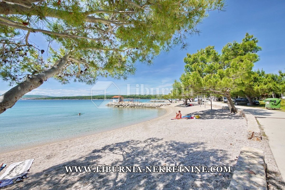 Otok Krk, Punat. Gradbeno zemljišče 70 metrov do morja.