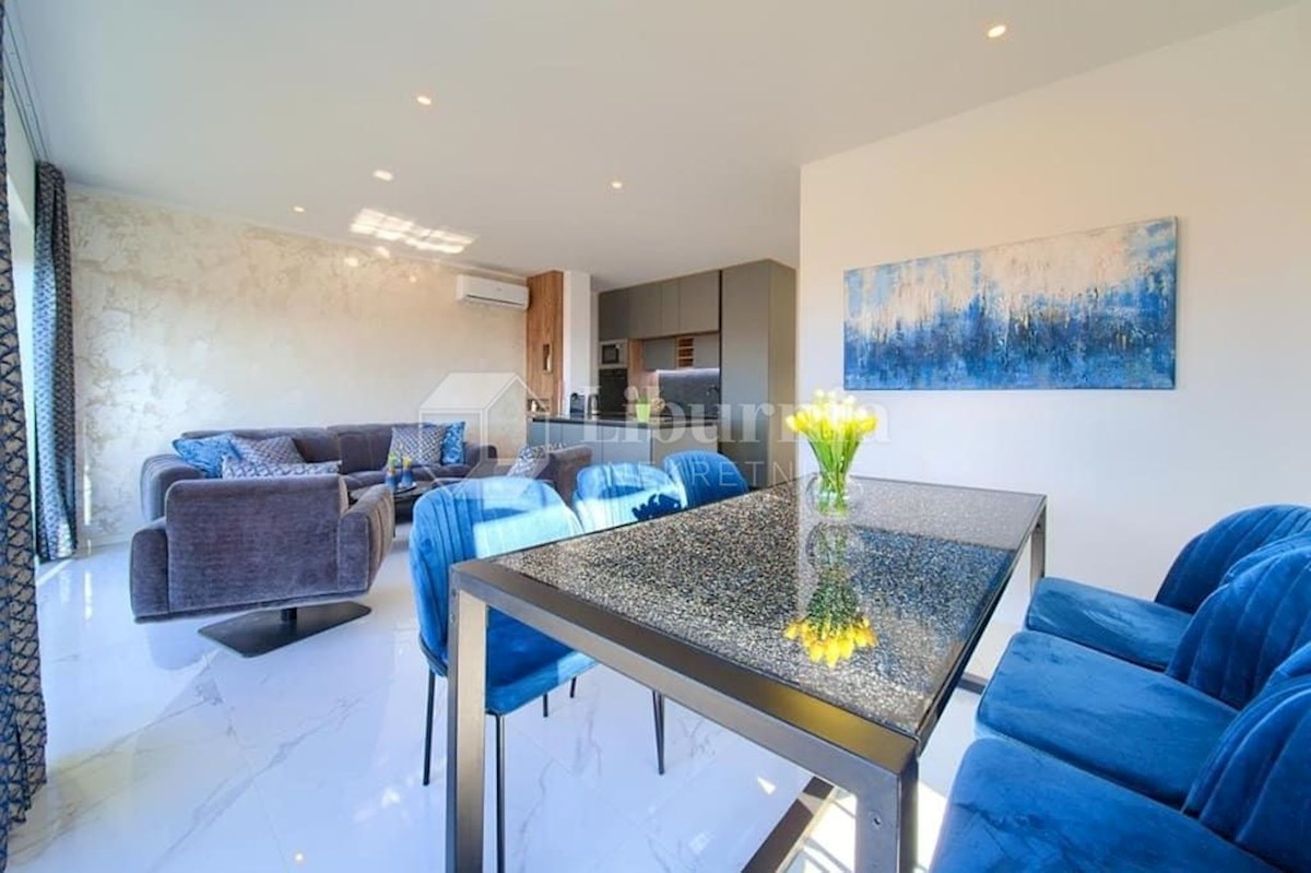 Malinska. Nov penthouse s pogledom na morje, 700 metrov od morja.