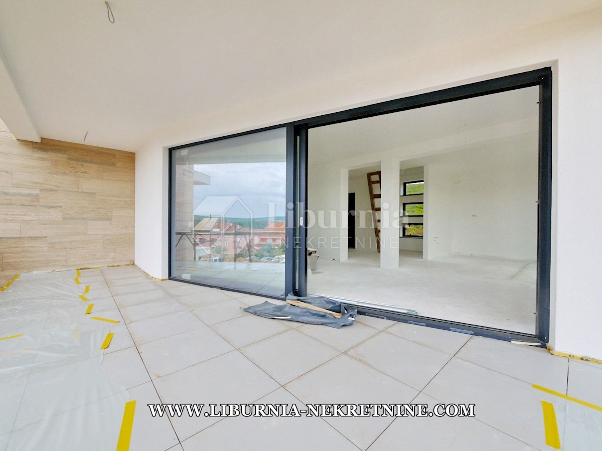 Otok Krk. Punat. Dvonadstropni apartma s pogledom na morje