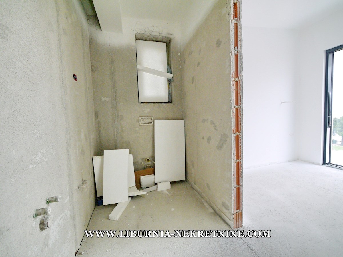 Otok Krk. Punat. Dvonadstropni apartma s pogledom na morje