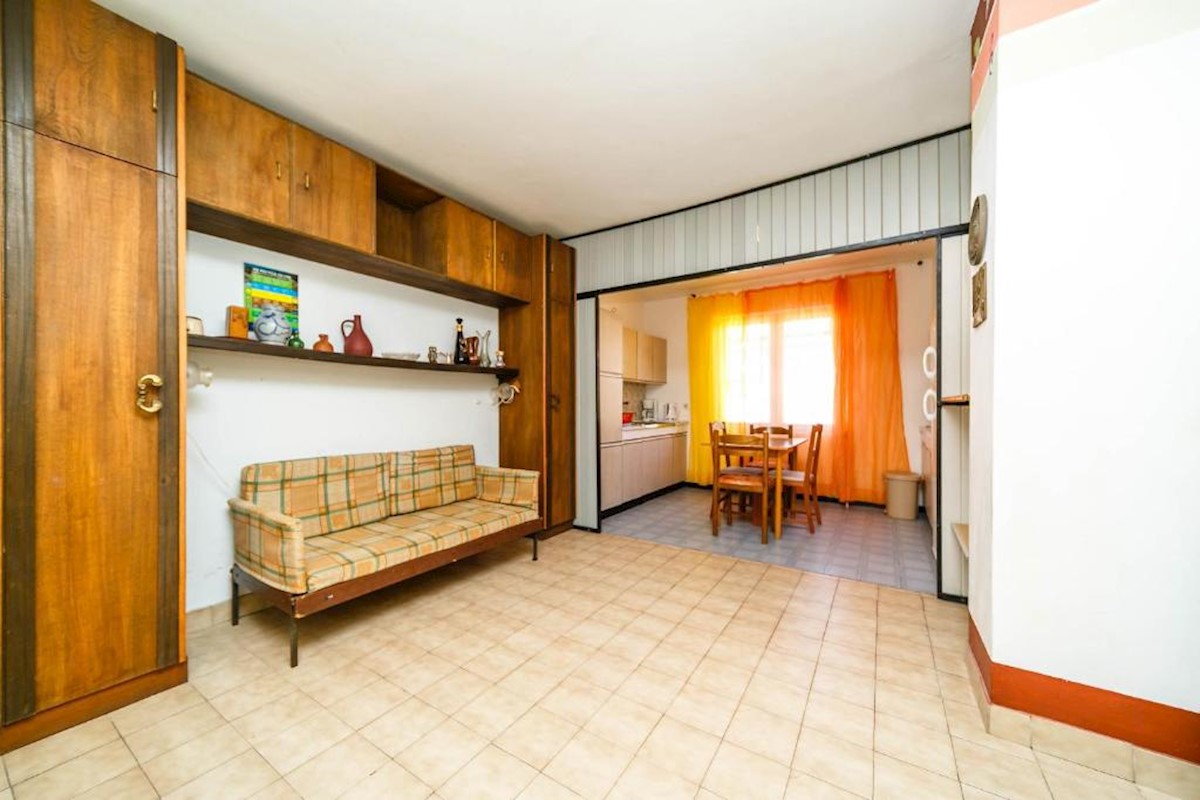 Mesto Krk, samostojna hiša s štirimi apartmaji