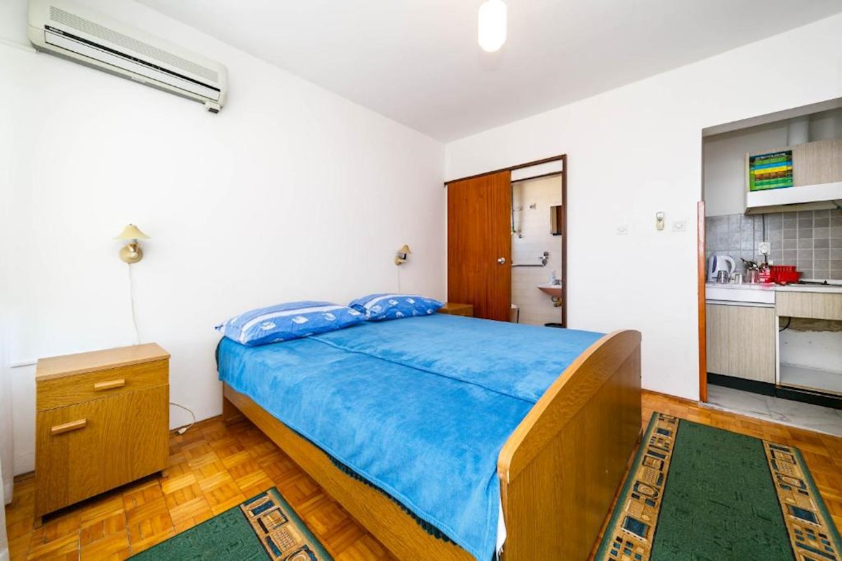 Mesto Krk, samostojna hiša s štirimi apartmaji