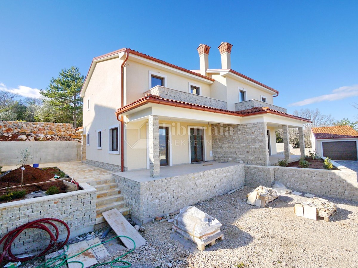 Otok Krk, Vrbnik. Nova samostojna hiša z bazenom, garažo in panoramskim pogledom na morje
