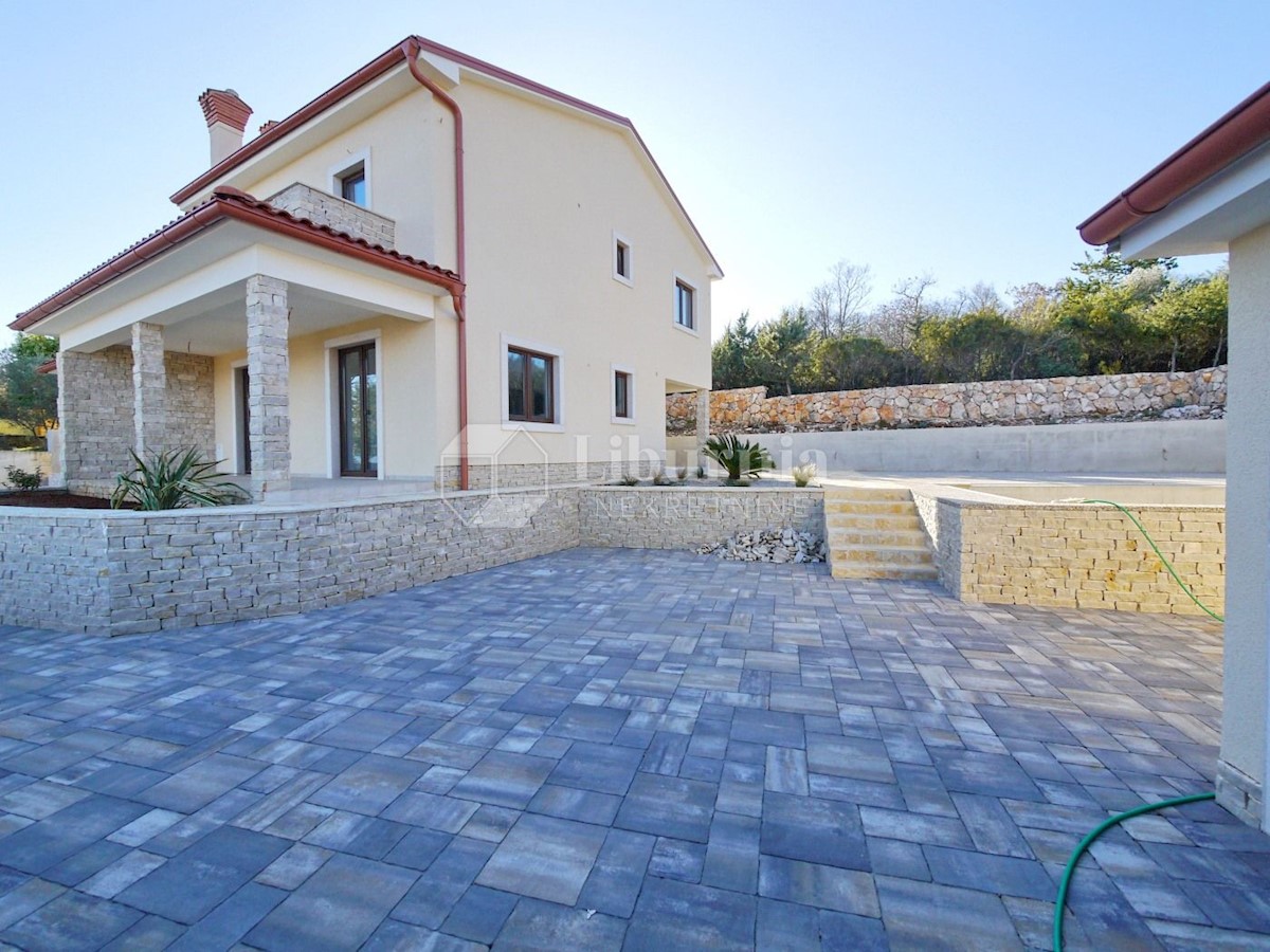 Otok Krk, Vrbnik. Nova samostojna hiša z bazenom, garažo in panoramskim pogledom na morje