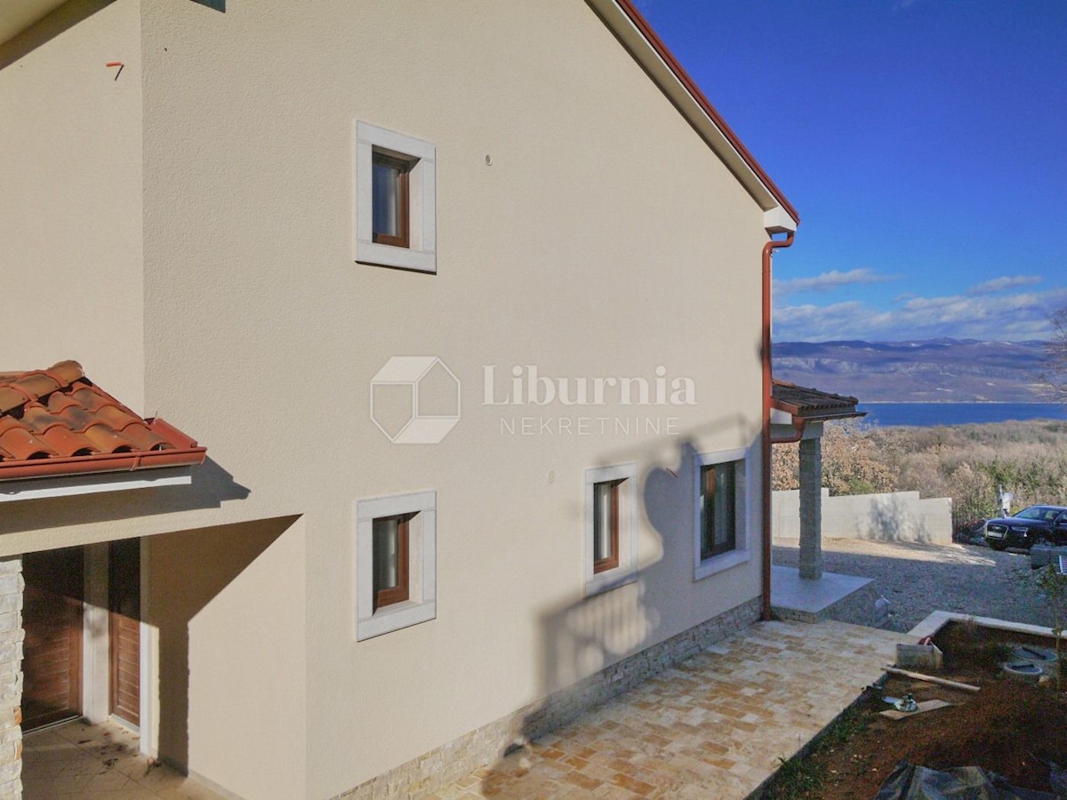 Otok Krk, Vrbnik. Nova samostojna hiša z bazenom, garažo in panoramskim pogledom na morje