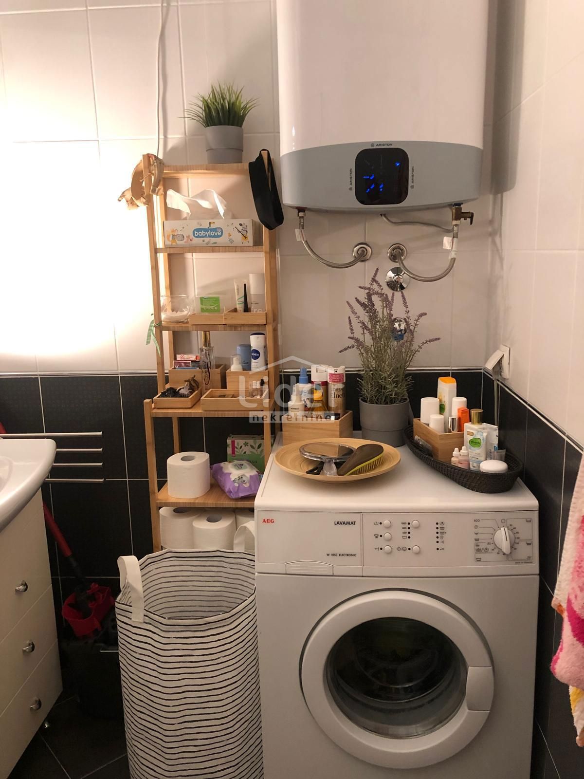 Apartma Novalja, 77m2