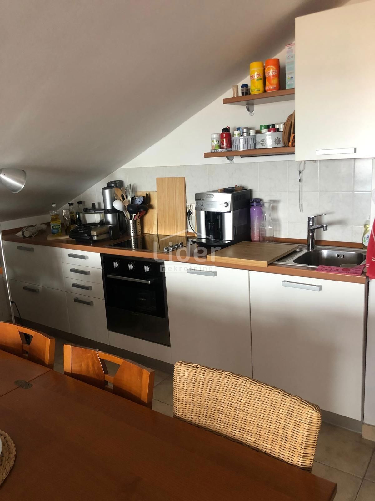 Apartma Novalja, 77m2