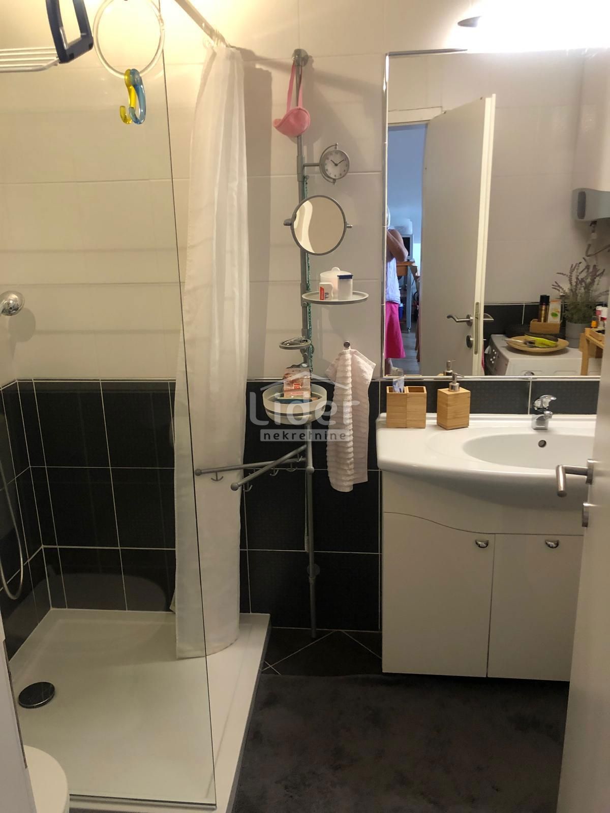 Apartma Novalja, 77m2