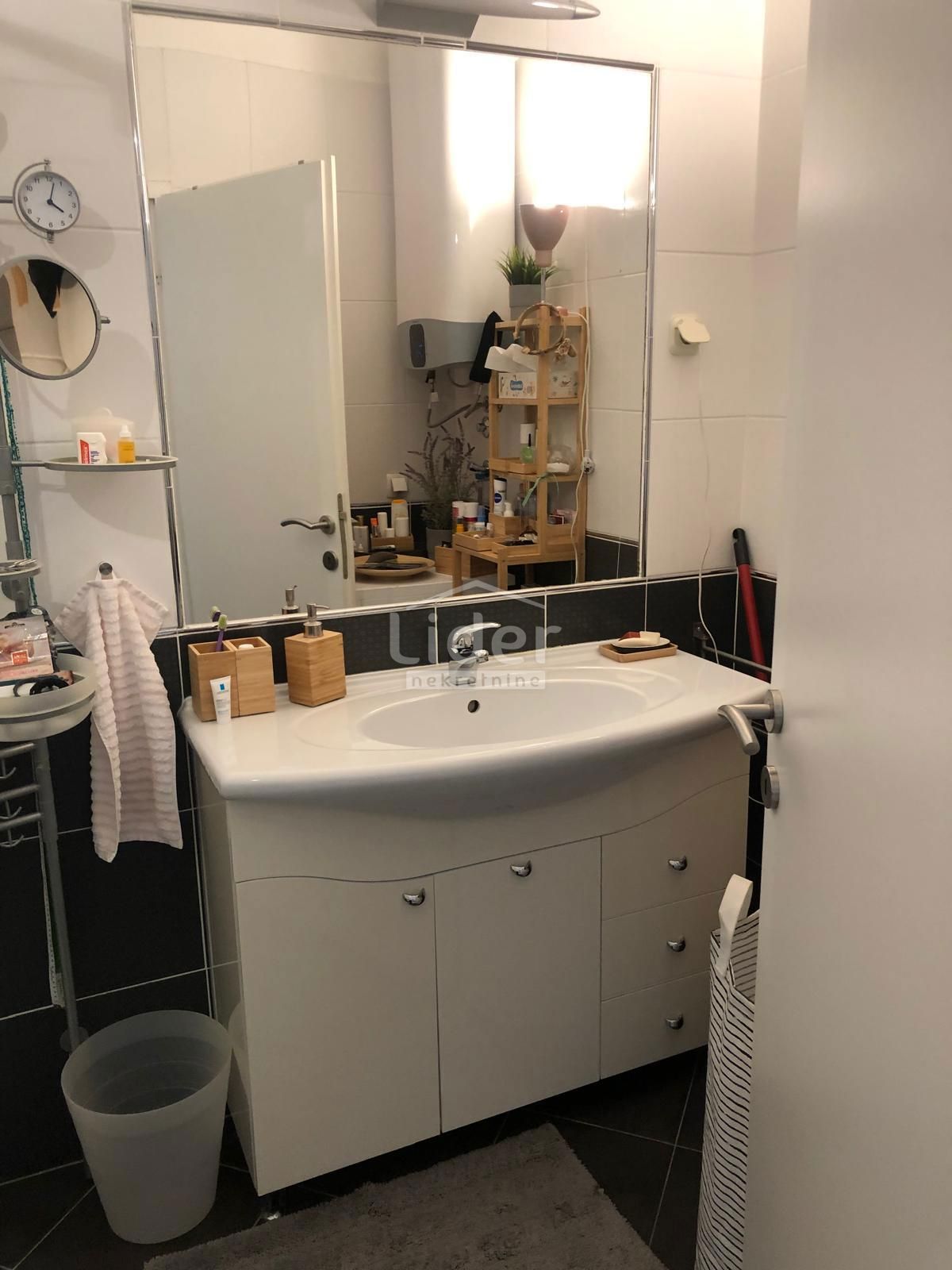 Apartma Novalja, 77m2