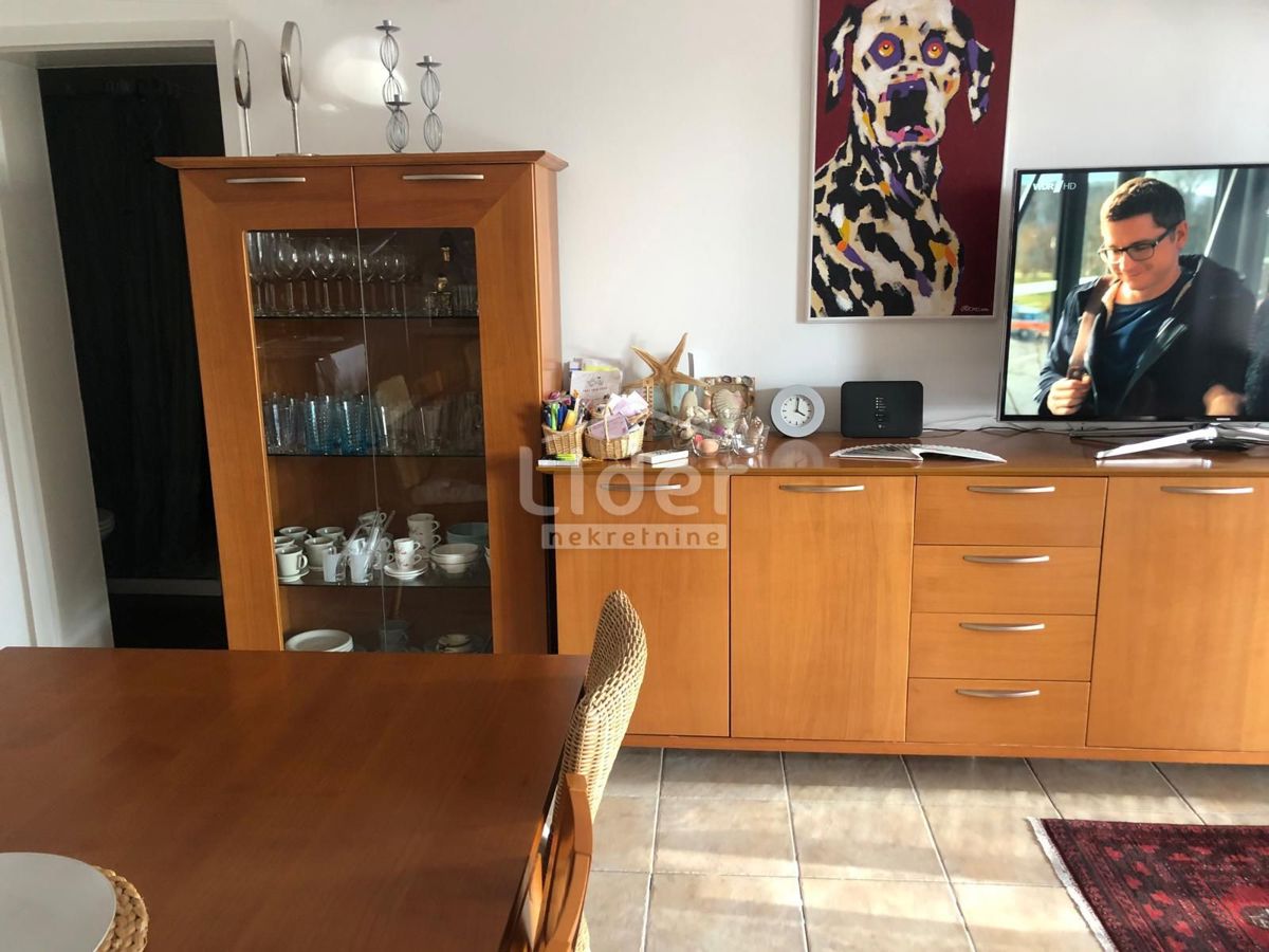 Apartma Novalja, 77m2