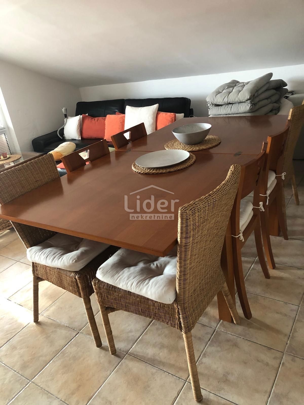 Apartma Novalja, 77m2