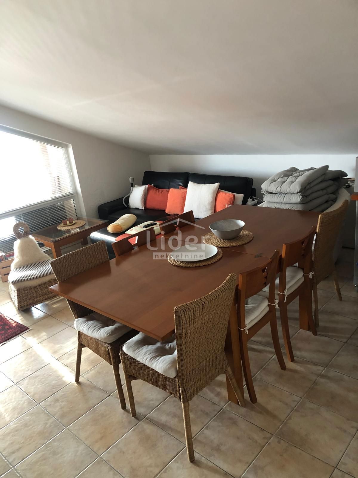 Apartma Novalja, 77m2