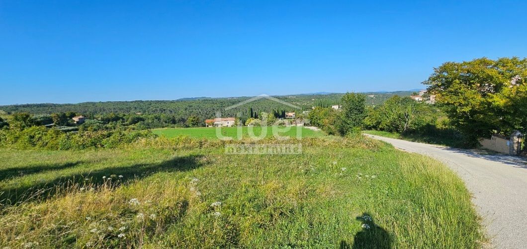 Zemljišče Oprtalj, 900m2