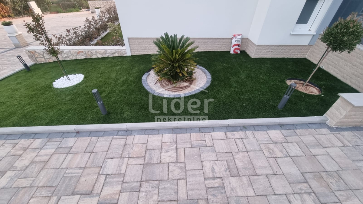 Apartma Novalja, 77m2