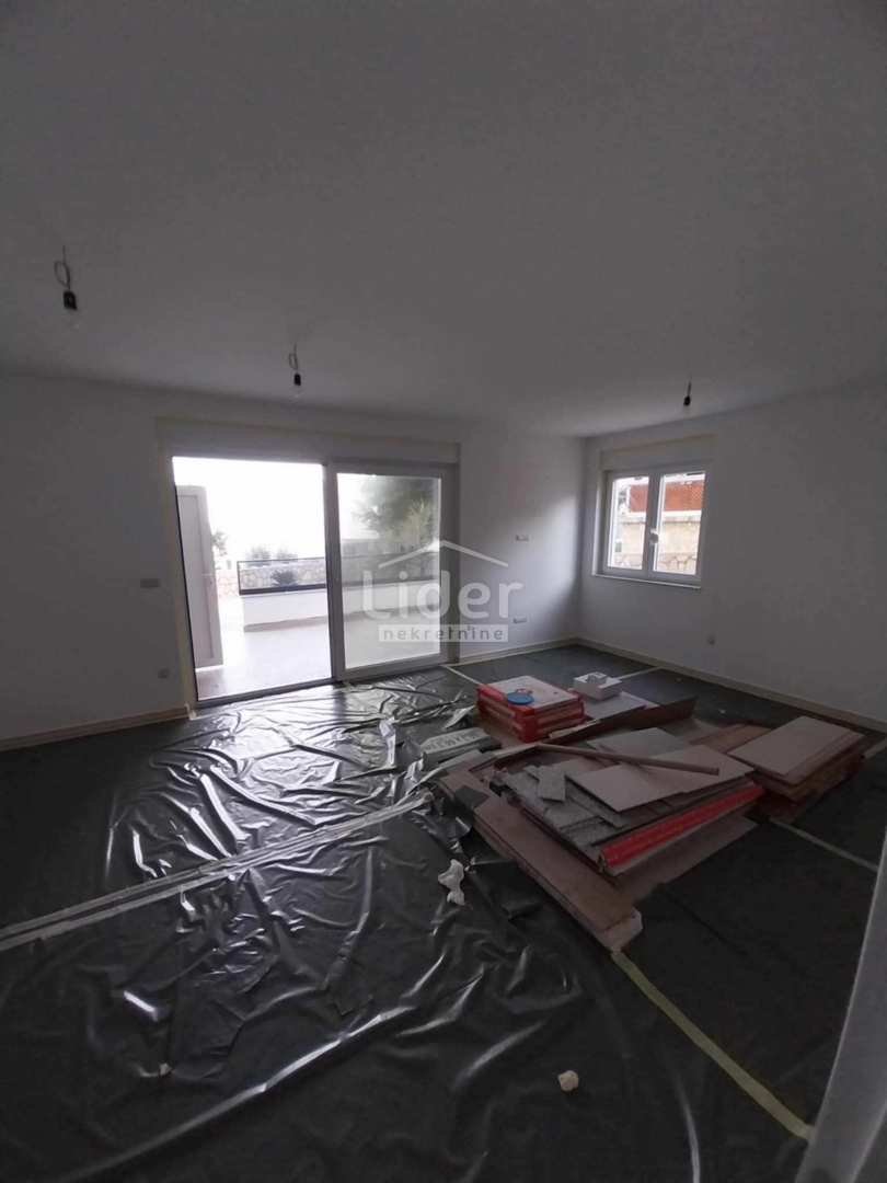 Apartma Novalja, 77m2